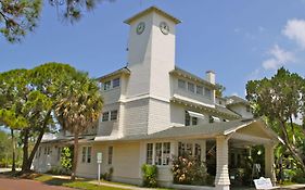 Historic Peninsula Inn